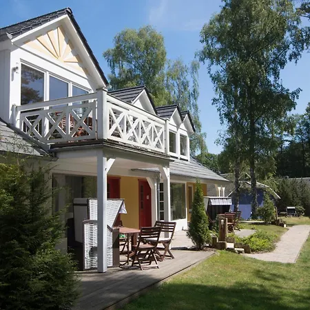 Meeressterne Strandhaeuser Blankenfohrt *