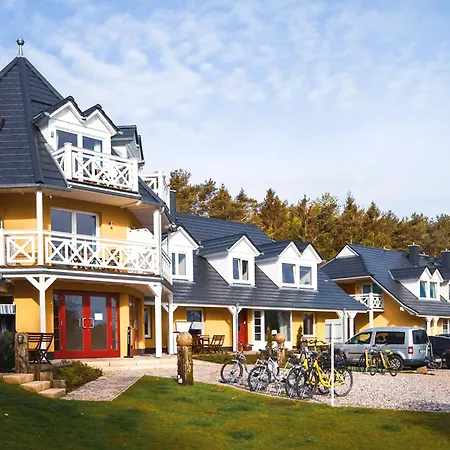 Meeressterne Strandhaeuser Blankenfohrt * 우케리츠